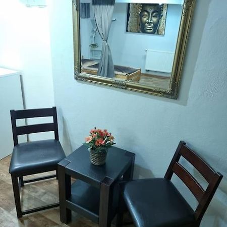 Simple Apartment Near Hockey & Football Arena 브라티슬라바 외부 사진