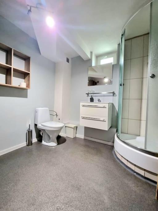 Simple Apartment Near Hockey & Football Arena 브라티슬라바 외부 사진